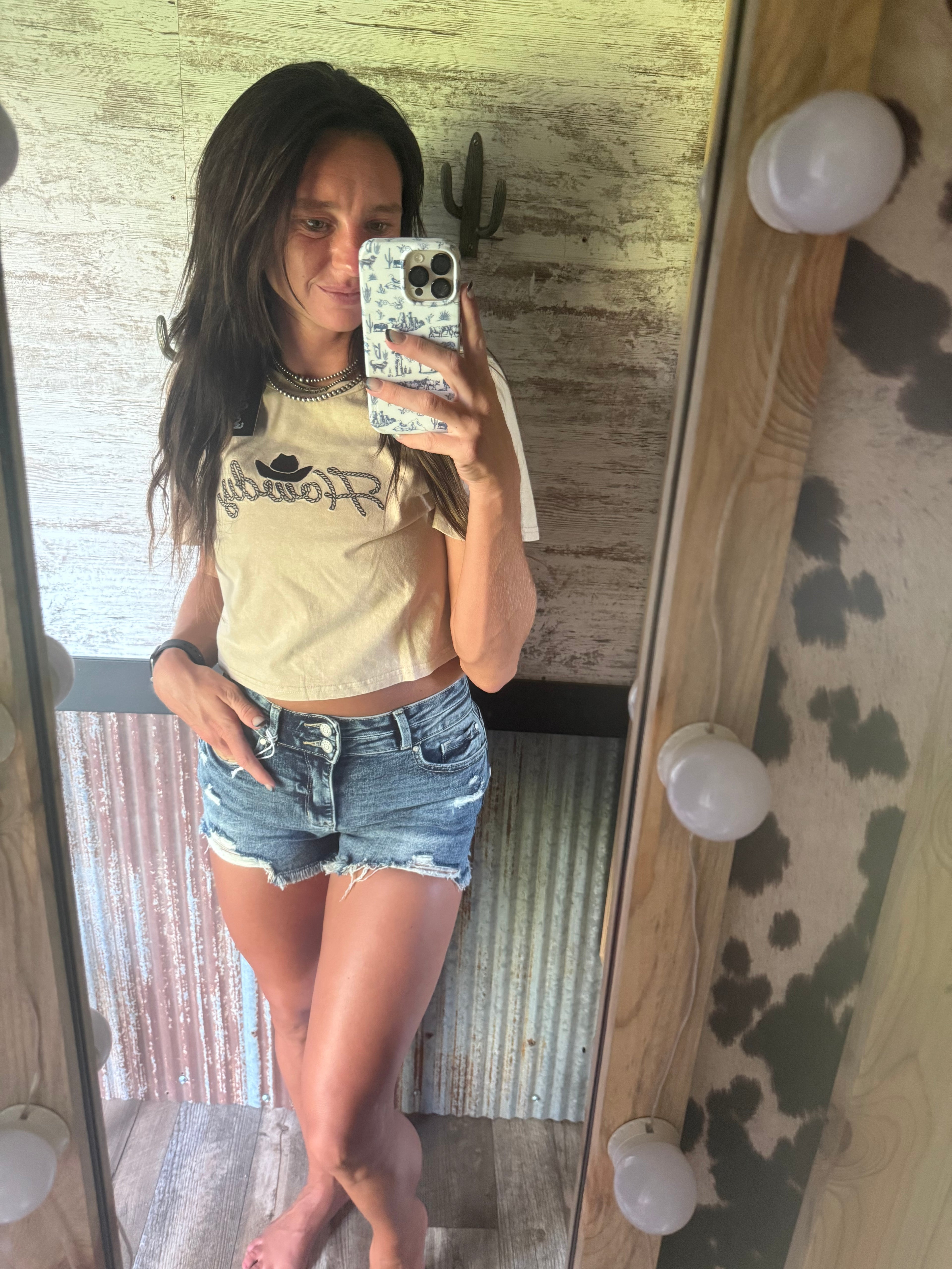 Shorts with frayed hem
