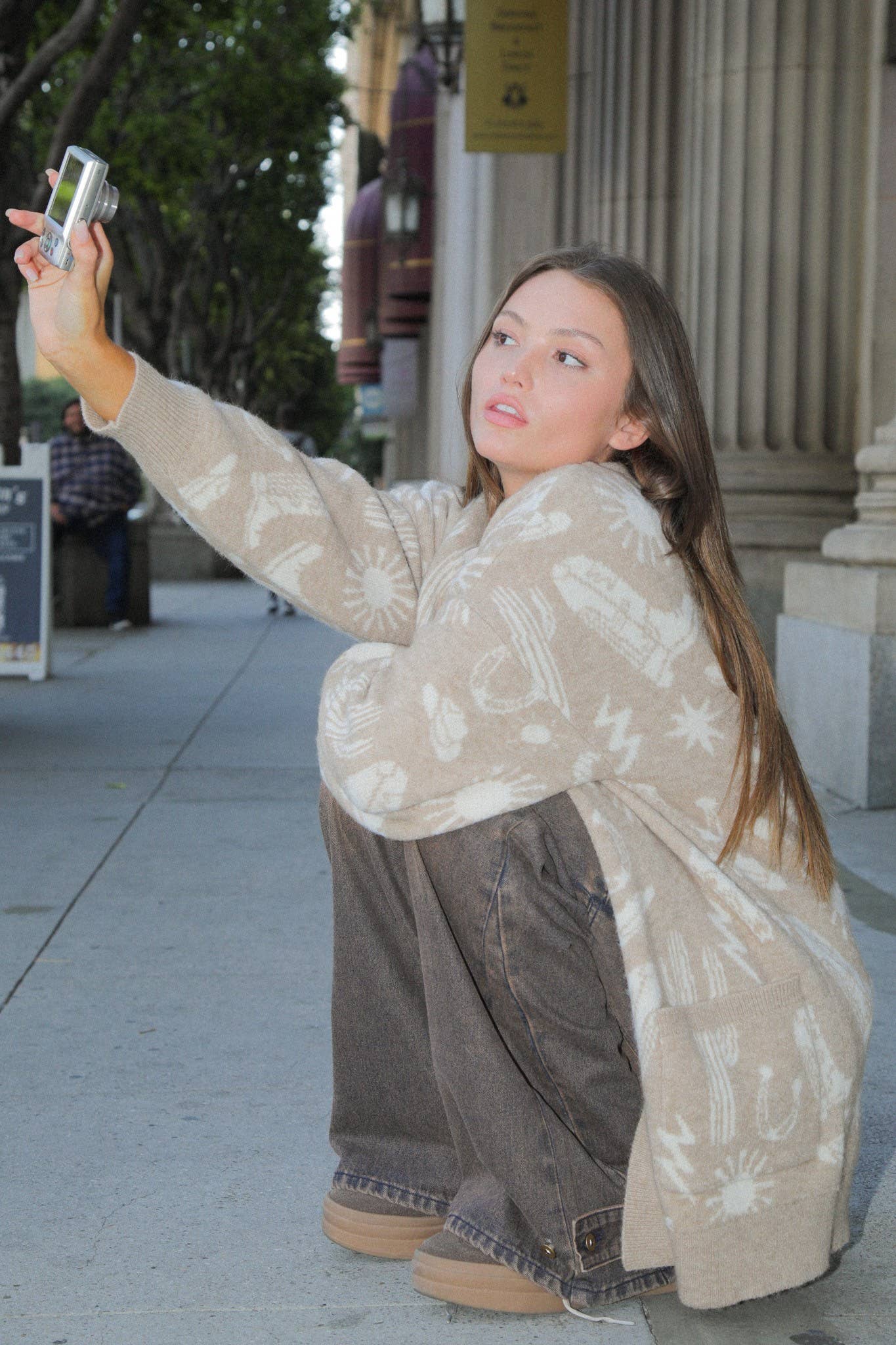 12W3393N-Oversized Western Graphic Knit Sweater Cardigan: CHOCOLATE / S-M-L/2-2-2