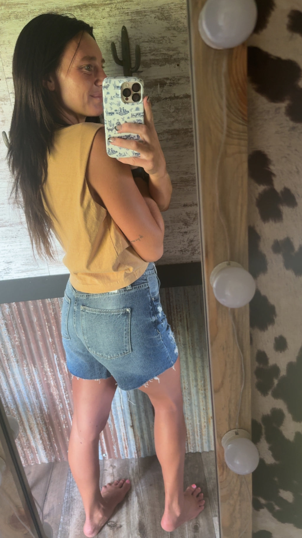 Midi short w/frayed hem