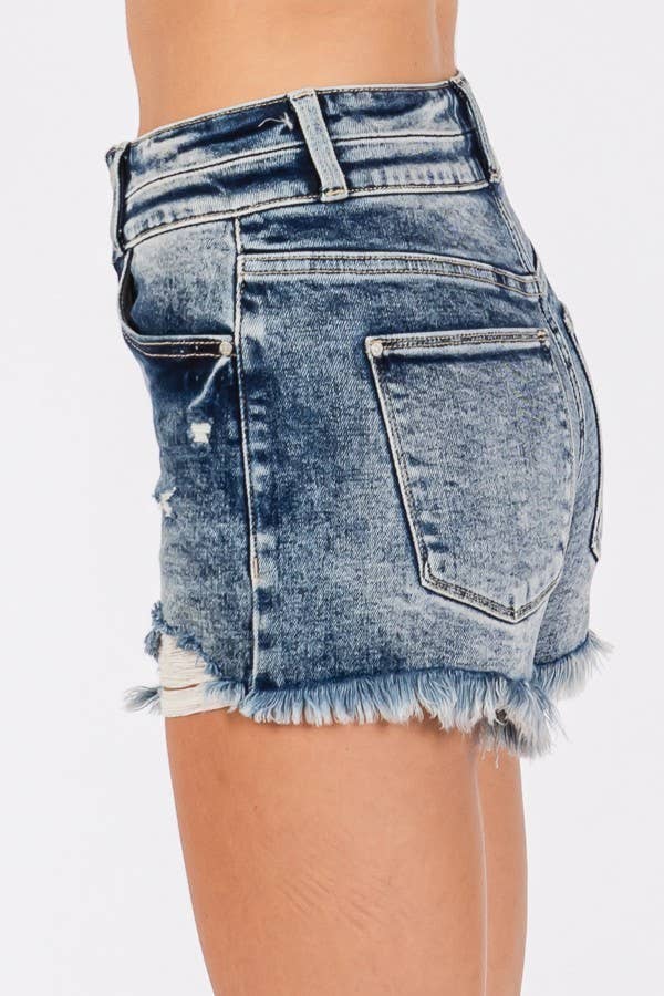 Shorts with frayed hem