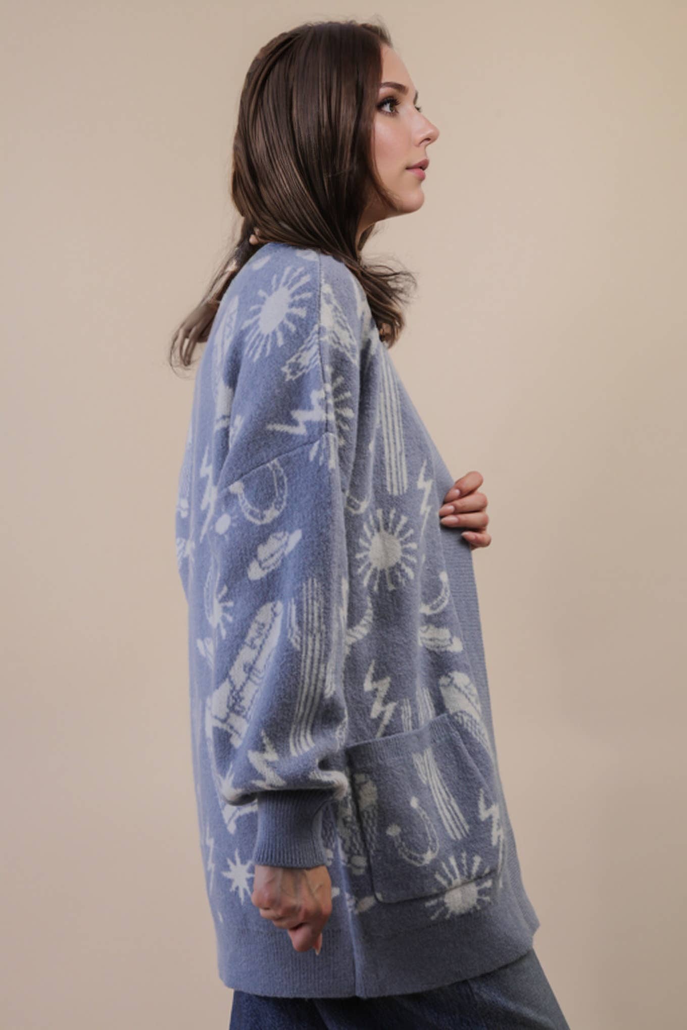 12W3393N-Oversized Western Graphic Knit Sweater Cardigan: CHOCOLATE / S-M-L/2-2-2